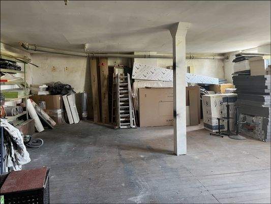 Lagermöglichkeiten etc. im OG rechts