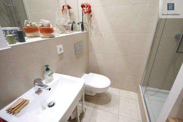 Gäste-WC mit Dusche