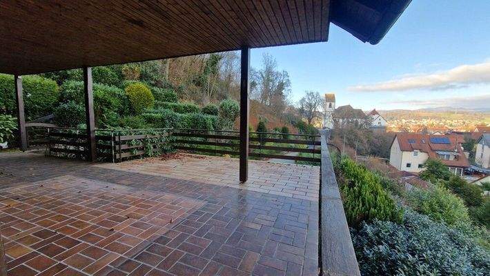 große Terrasse mit Ausblick