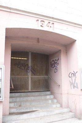 Frontalansicht Ein-/ Ausgang