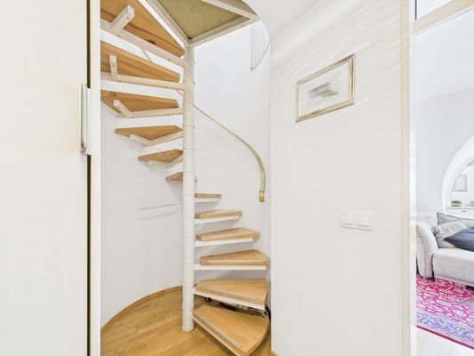 Treppe ins DG