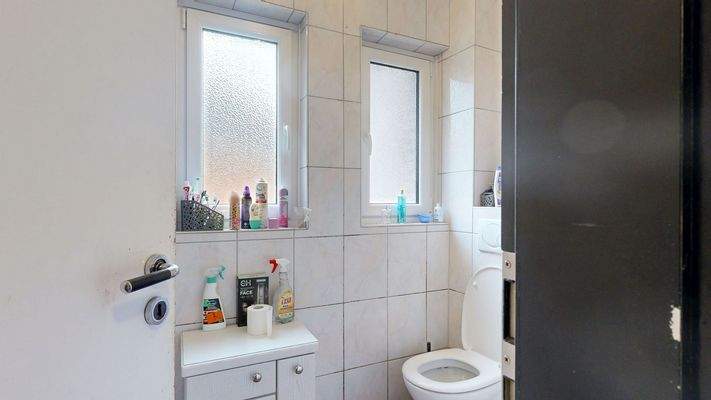 Gäste-WC Erdgeschoss Rechts