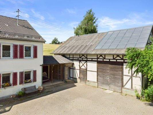 Haus, Freisitz, Scheune nah