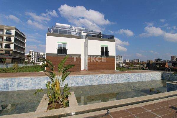 Apartments in a Complex with Terraces in Antalya Altintas