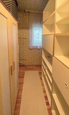 Schrankzimmer auf Fenster.jpg