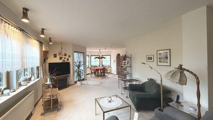 Großes Wohn-/ Esszimmer