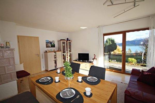 Kachelofen an, Blick frei – Zuhause, wie man es sich wünscht.