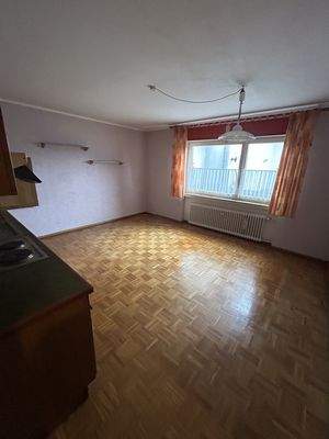 Raum mit Küche (Keller)