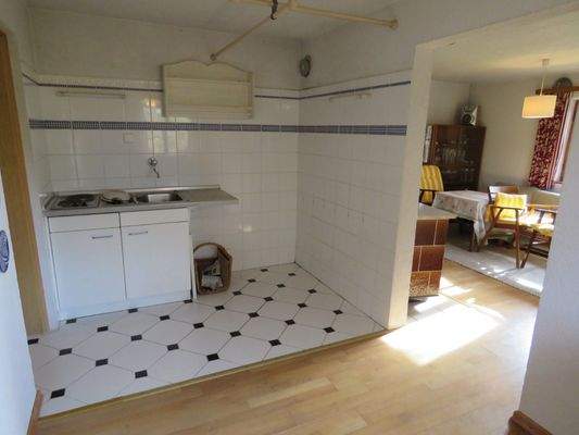 Küche mit Blick in das Wohnzimmer 