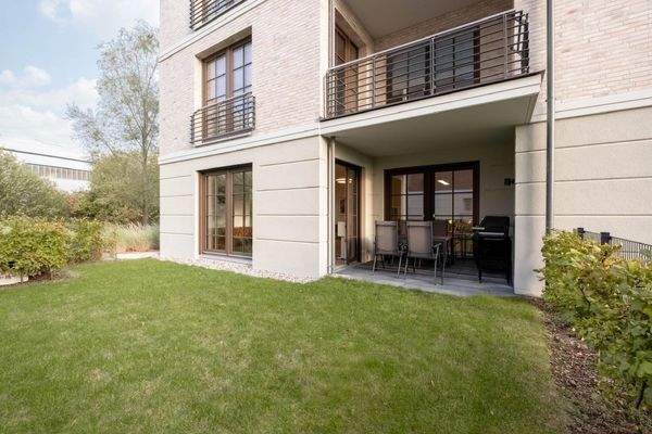 Terrasse und Gartenanteil