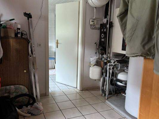 Zwischenraum mit Zugang zum Bad