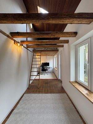 Separates Hinterhaus mit Büro