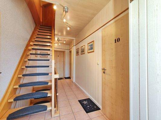 Hausflur Haupthaus mit Zimmeranbindungen