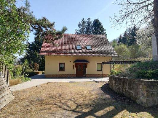 Hausansicht mit Eingang.jpg