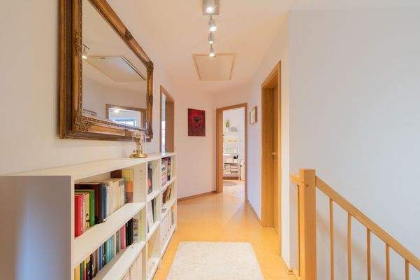 Geräumiger Flur im Dachgeschoss