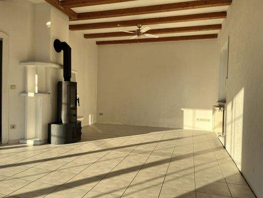 Wohnzimmer mit Kamin