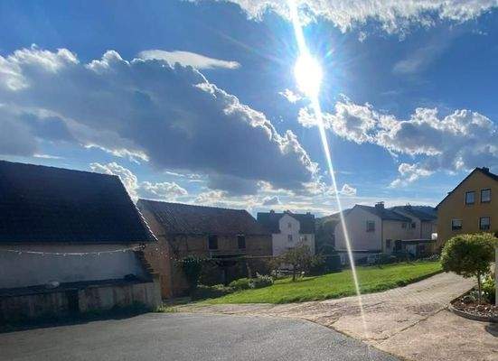 Blick ins Grundstück