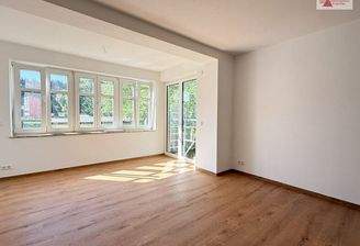 Wohnzimmer mit Zugang Garten 