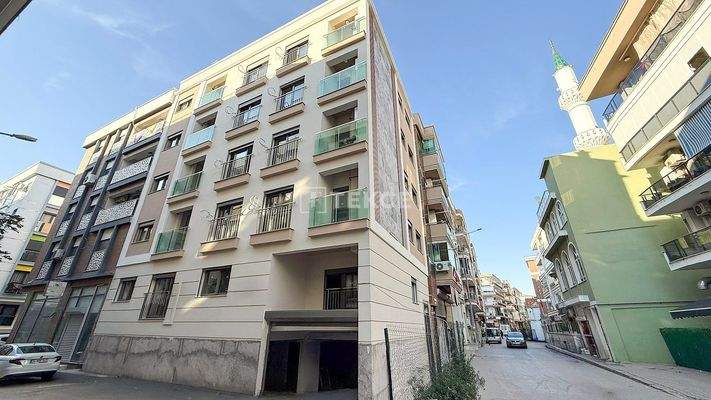 Brand-new Apartments with Balcony and Elevator in Karşıyaka İzmir