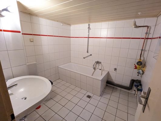 Wannenbad im Keller