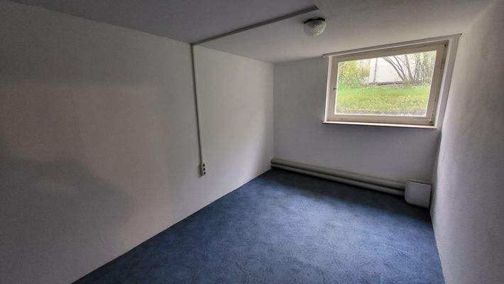 15 qm Hobbyraum m. gr. Fenster.jpg