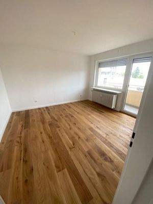 Wohn-und Essbereich mit Balkon