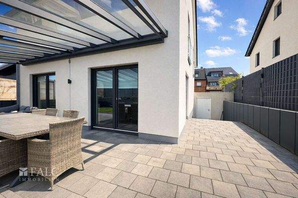 Rückwärtige Zuwegung zur Garage  