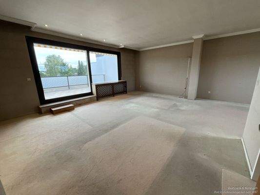 Wohnzimmer mit viel Licht