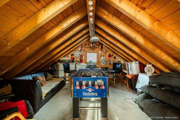 Partyraum oberhalb Garage