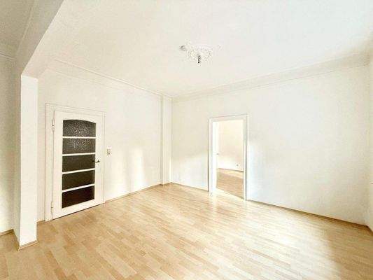 Offener Wohn- &amp; Essbereich vor Renovierung