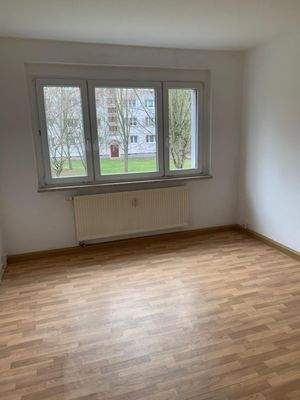 Leeres Zimmer mit Parkettboden