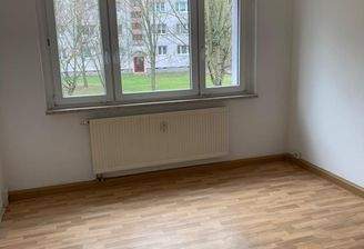 Leeres Zimmer mit Parkettboden