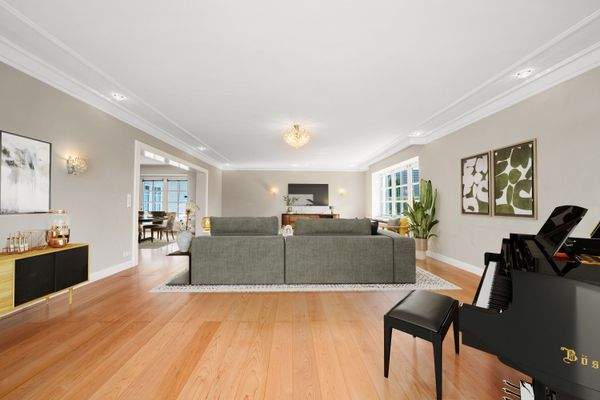 Wohnzimmer (mit Möblierungsvorschlag)