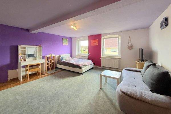 geräumiges Kinderzimmer