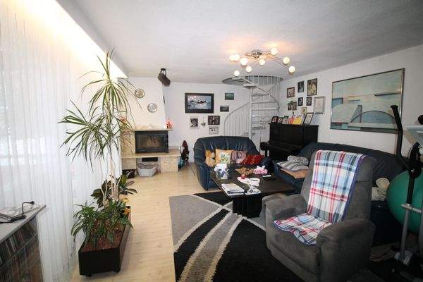 WoZi. mit Aufgang zum Schlafzimmer.JPG