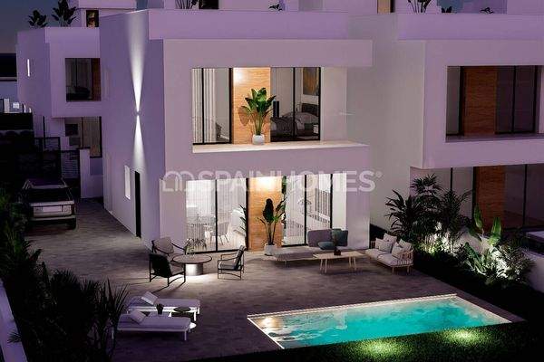Stylish Houses with Pools Near the Beach in La Zenia Orihuela