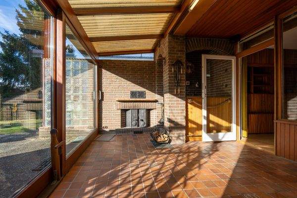 Sommergarten mit Kamin und Bar