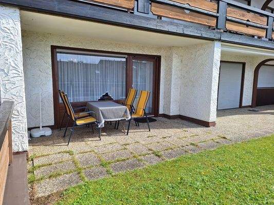 Dachterrasse mit angrenzendem Garten