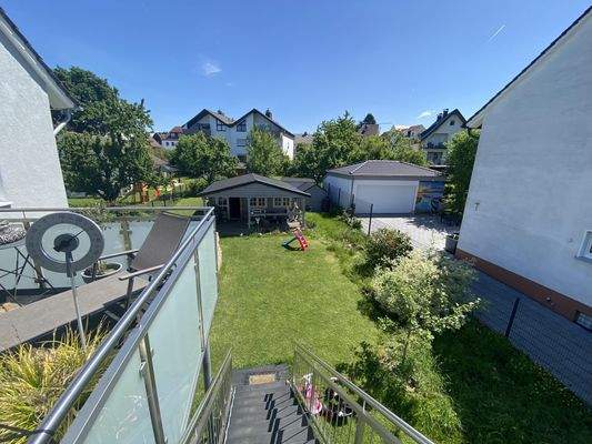 Treppe in den Garten vom Balkon OG