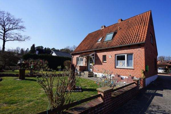 Schöner, ruhiger Vorgarten.JPG