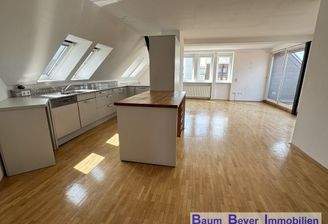 Wohn-/ Esszimmer mit offener Küche