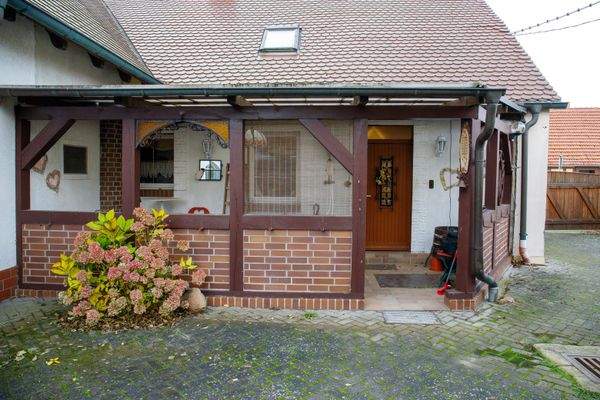 06 - Eingang Haupthaus