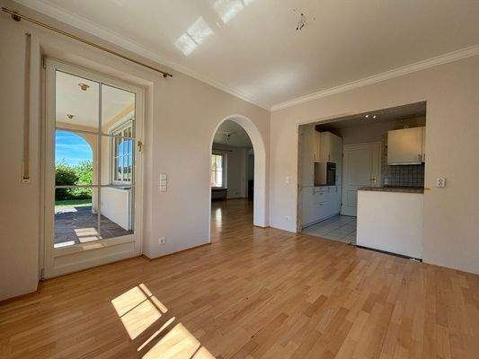 Essbereich mit neuer Einbauküche