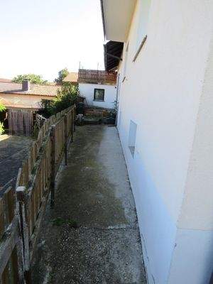 untere Grundstücksgrenze 