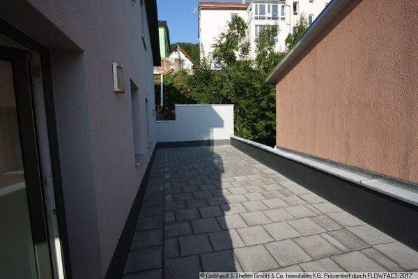 Terrasse einer Wohnung im Obergeschoss