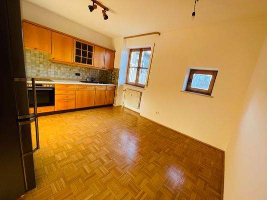 Wohnküche mit Einbauküche