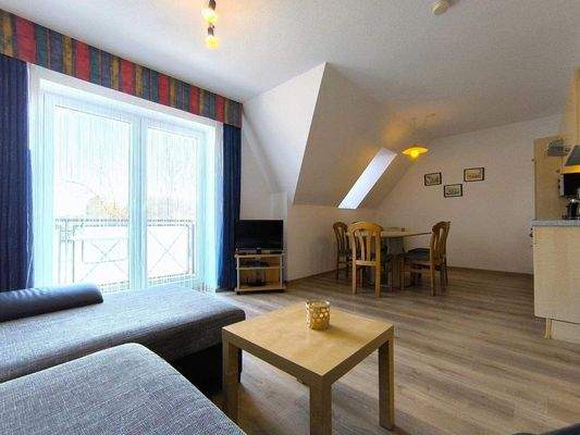 Wohnraum mit Küche und Essplatz