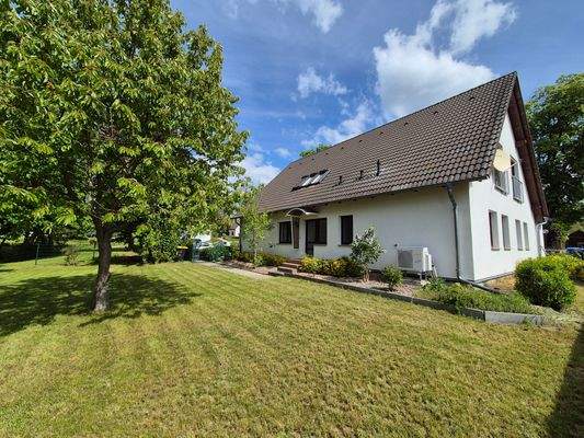 Rückseite mit Garten