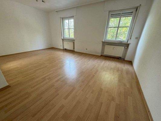 Wohn- und Esszimmer.jpeg