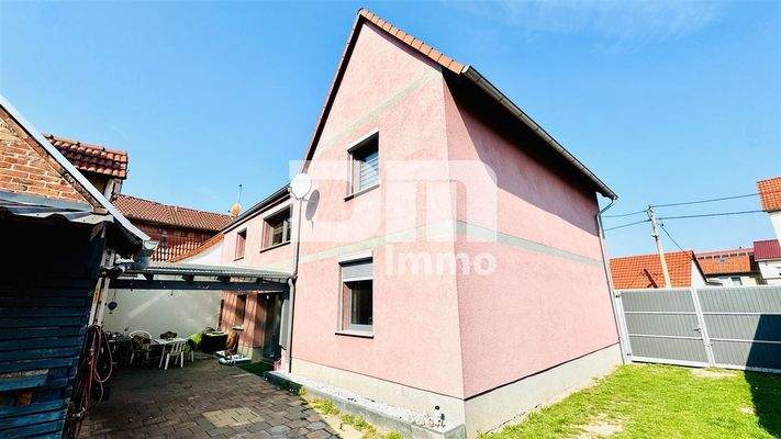 Rückansicht / Zufahrt